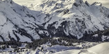Tragédie v Alpách: Turistka se zřítila z výšky 180 metrů. Našli ji mrtvou v korytě potoka