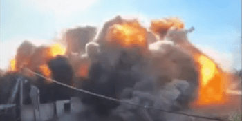 Izraelec se natočil při výbuchu mešity. Vojáci dělají z války satirickou show, upozorňuje CNN