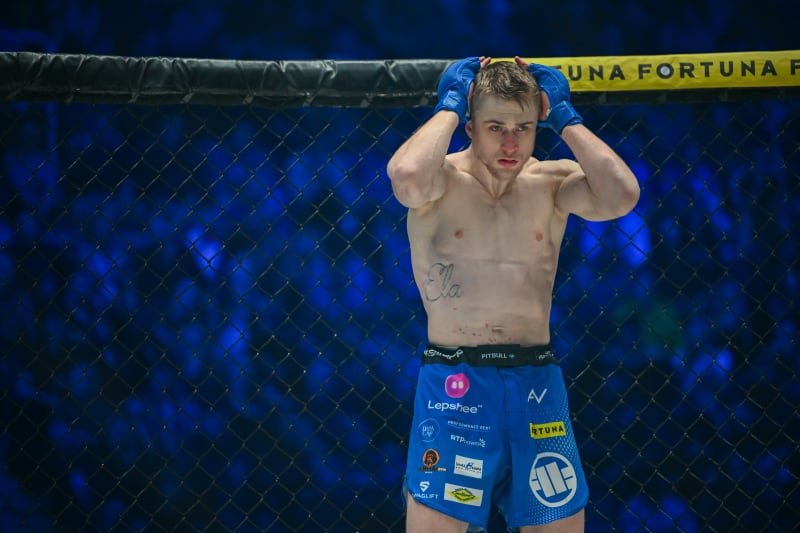 Český MMA zápasník Leo Brichta prohrál na KSW 91 souboj o prozatímní titul.