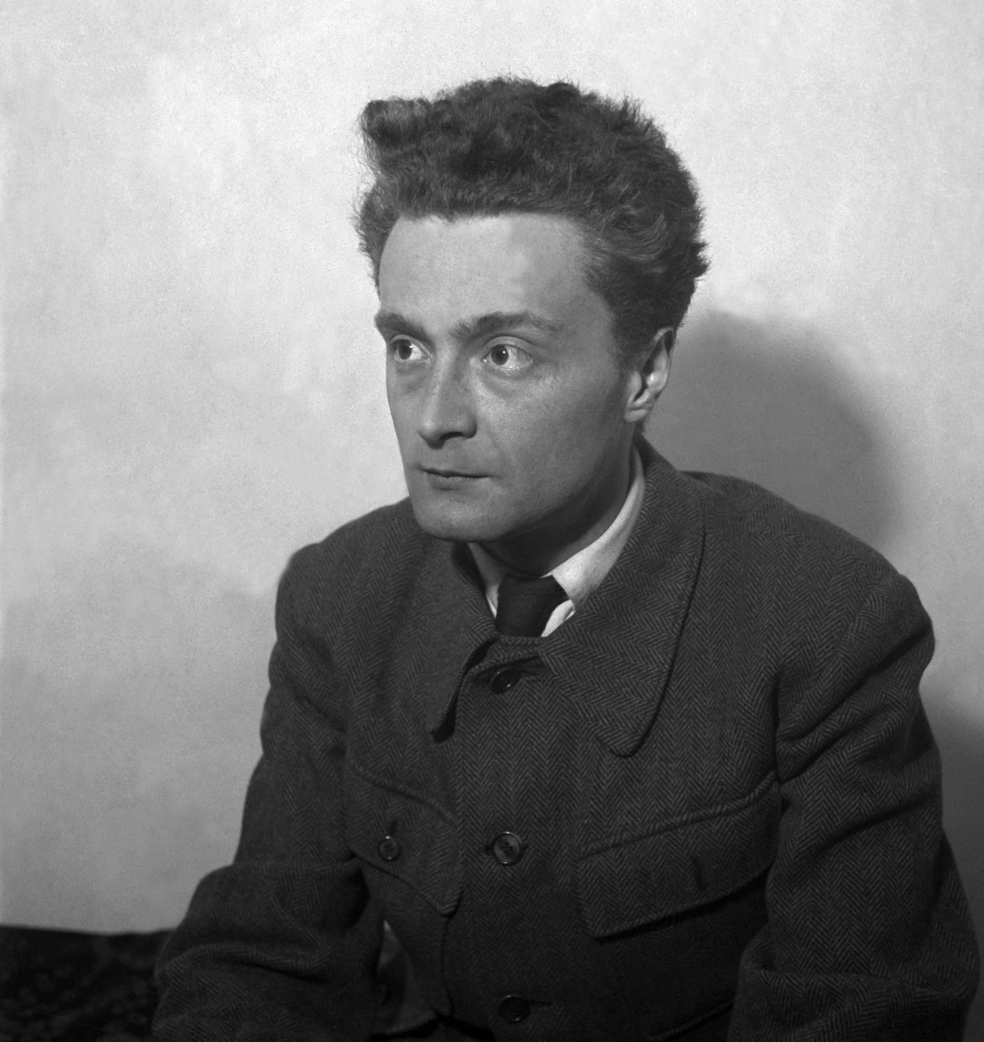 Hercův syn Stanislav, který byl básníkem spáchal sebevraždu. 