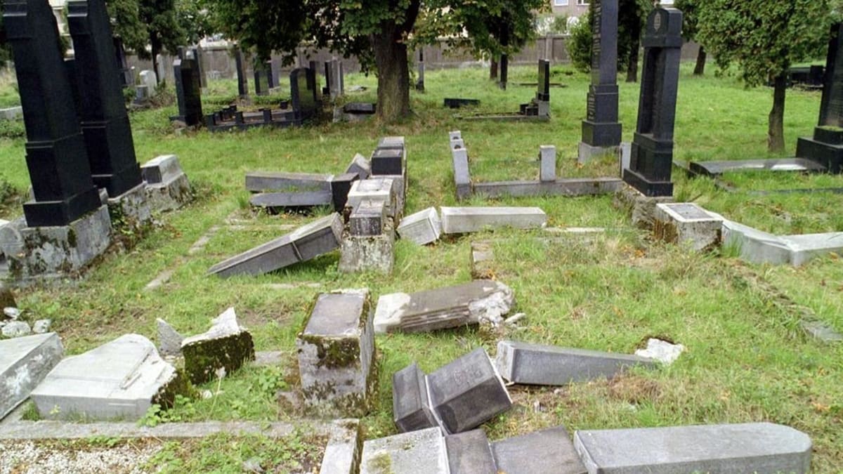Zničený židovský hřbitov ve Frýdku-Místku