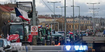 Traktory z pražské magistrály mizí. Většina zemědělců se vrací domů, uvedla policie