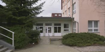Policisté na Plzeňsku šetří případ extrémní šikany na základní škole. Dívku nutili k perverzím