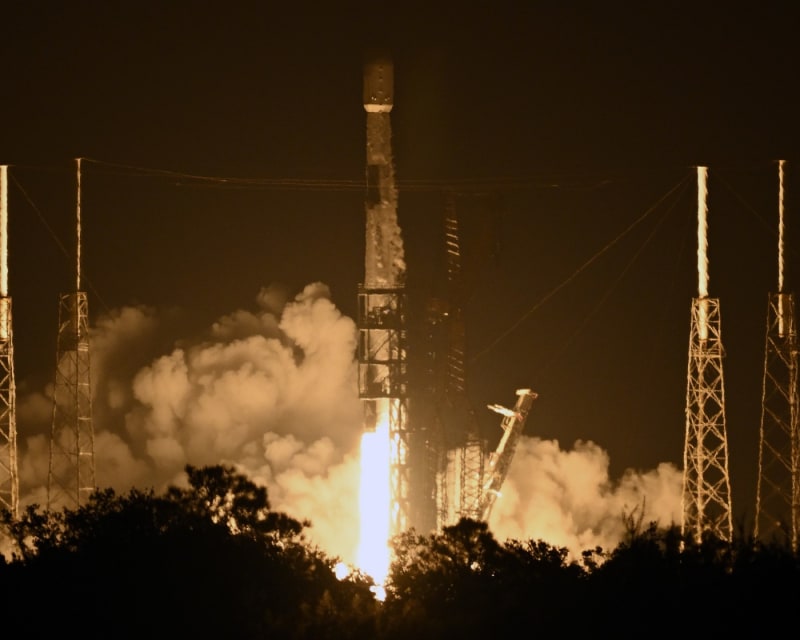 SpaceX vyslala do kosmu několik satelitů Starlink (31. 10. 2023).