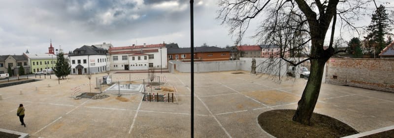 Rekonstrukce náměstí ve Velké Bystřici v roce 2009.