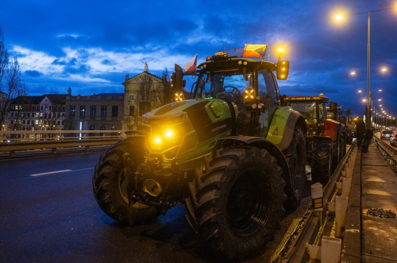 Je 19. února a traktory se valí na Prahu 