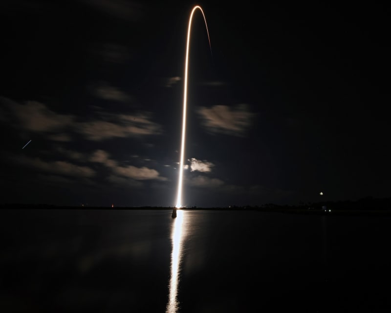 SpaceX vyslala do kosmu několik satelitů Starlink (21. 10. 2023).