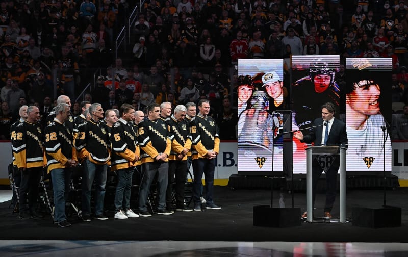Proslov kromě Jágrových nejbližších sledovaly i další legendy týmu NHL.