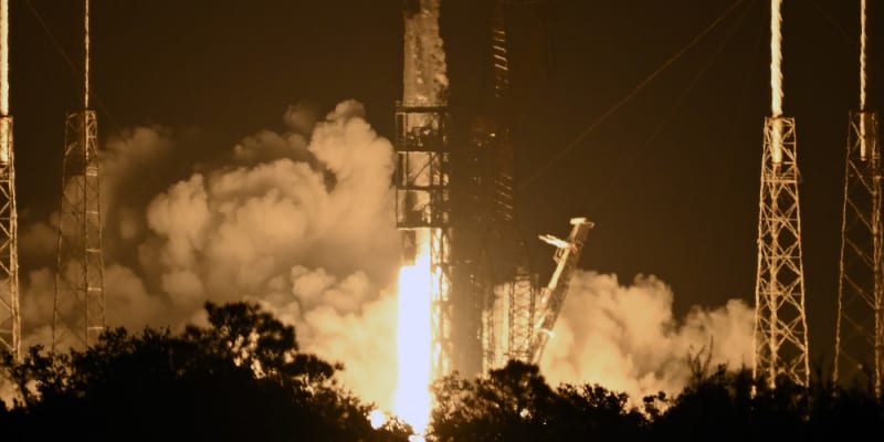 SpaceX vyslala do kosmu několik satelitů Starlink (31. 10. 2023).