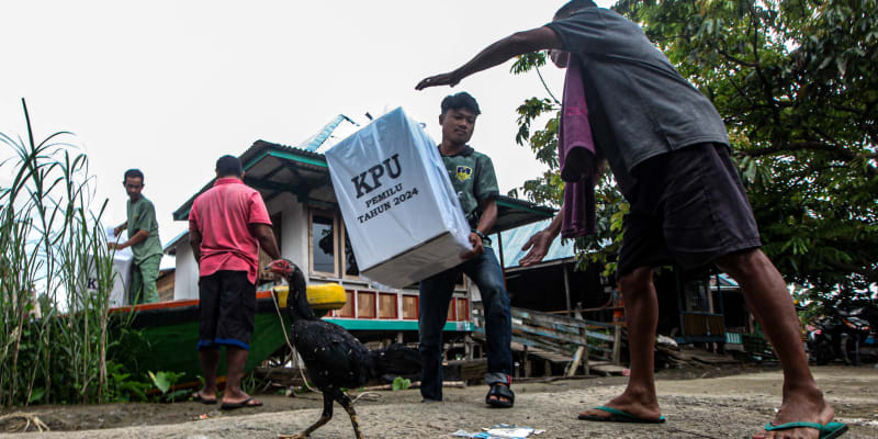 Tři časová pásma, 205 milionů voličů, 17 tisíc ostrovů. Indonésie má za sebou největší jednodenní volby na světě.