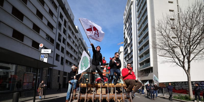 Protestující zemědělci v ulicích Marseille