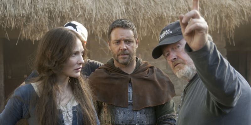 Cate Blanchett, Russell Crowe a Ridley Scott při natáčení filmu Robin Hood