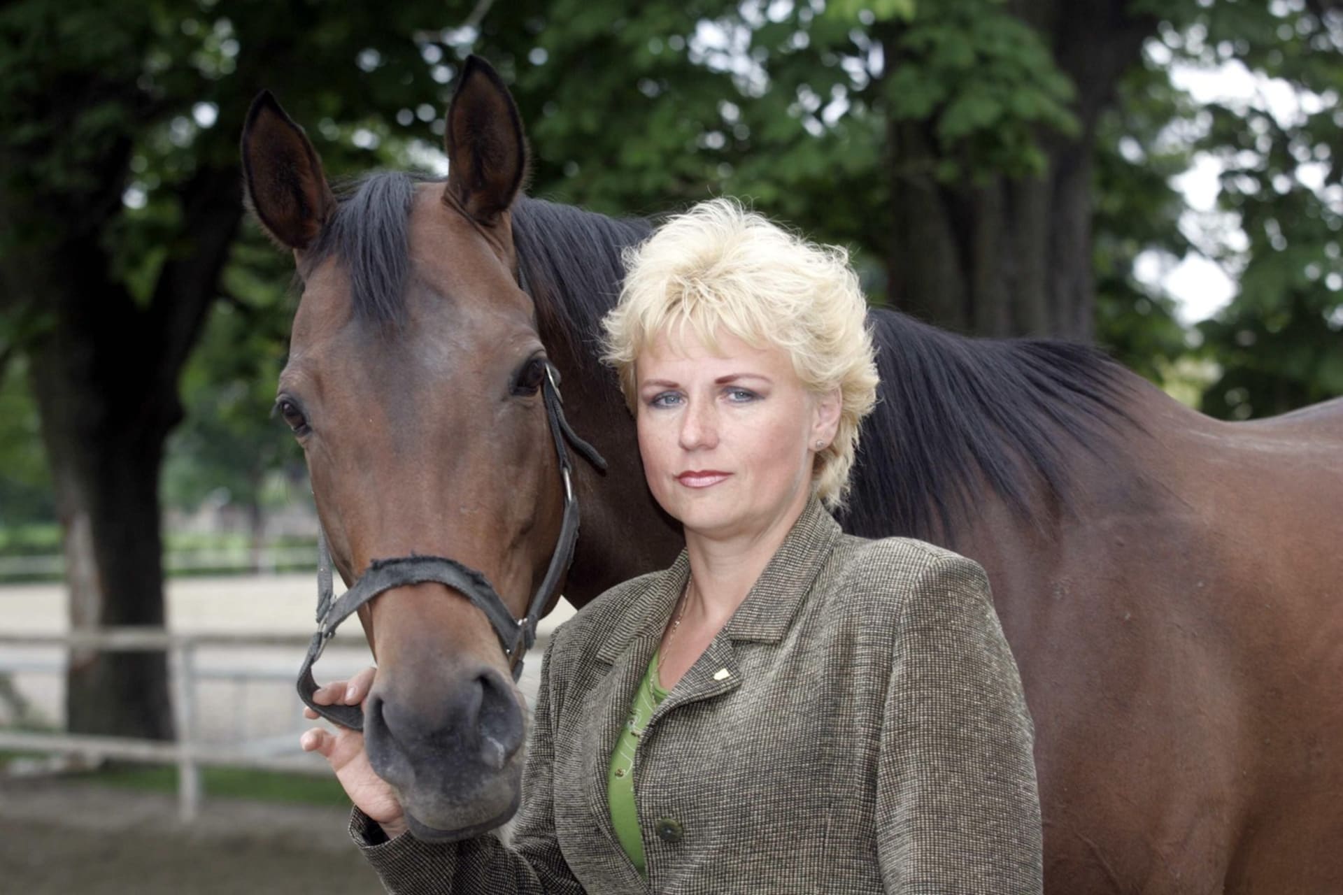 Margita Balaštíková byla zvolena viceprezidentkou Českého svazu chovatelů plnokrevníka a majitelů dostihových koní, je činná také v České jezdecké federaci.