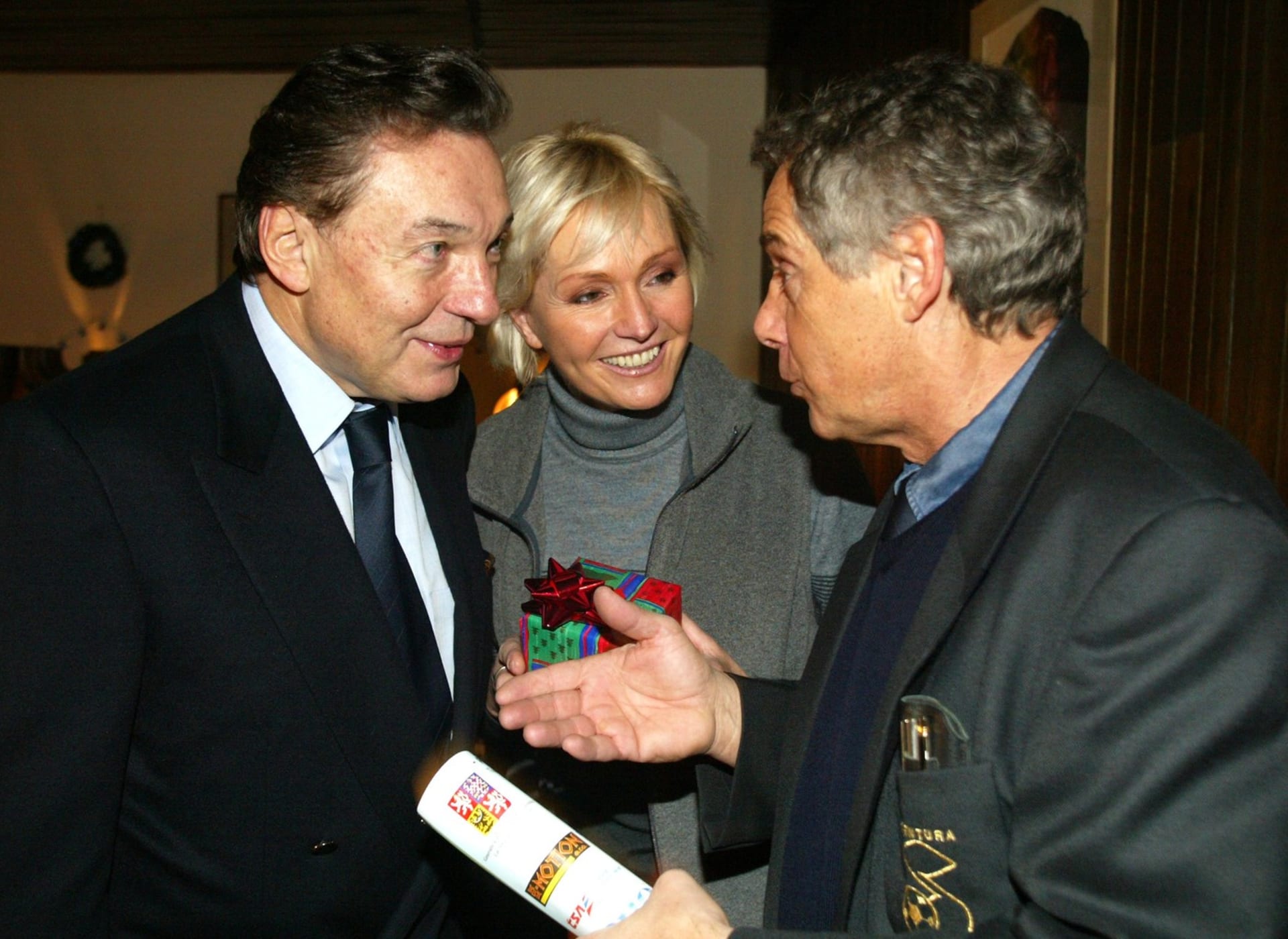 Josef Laufer na snímku s Karlem Gottem a Helenou Vondráčkovou.