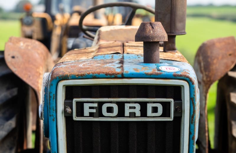 Výrobou traktorů se zabývala řada automobilek 