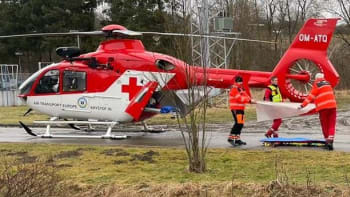 Muž se ve Fryčovicích vážně zranil při kácení stromů. Na místo letěl i vrtulník