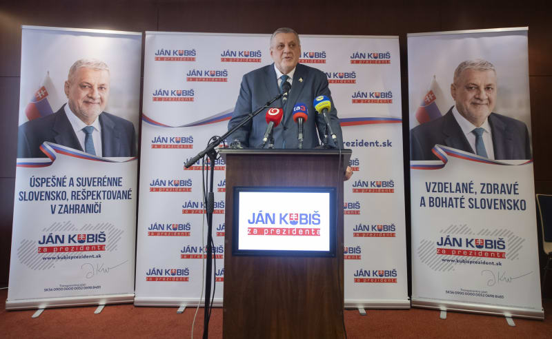 Ján Kubiš – diplomat, v letech 2006 až 2009 byl ministrem zahraničí ve vládě Roberta Fica. V prezidentských volbách 2024 zatím aspiruje na čtvrté nebo páté místo.