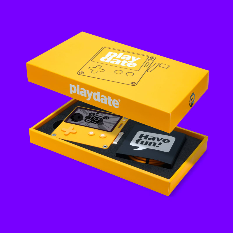 Retro kapesní konzole Playdate je podobná GameBoyi od Nintenda.