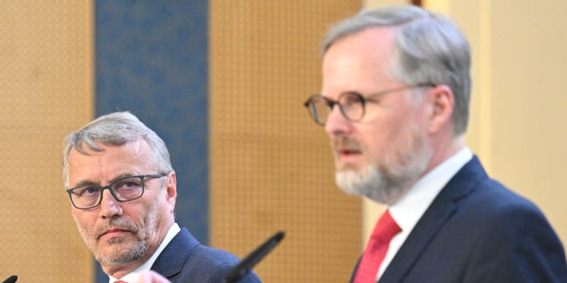 Ministr pro evropské záležitosti za Martin Dvořák (STAN) a premiér Petr Fiala (ODS) 