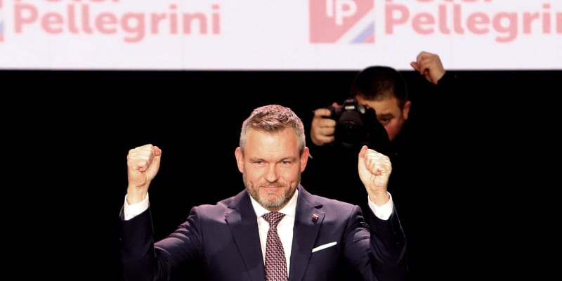 Peter Pellegrini byl v letech 2018 až 2020 premiérem Slovenska. Stranu Hlas založil v roce 2020 poté, co skončil ve straně Směr-SD Roberta Fica. 