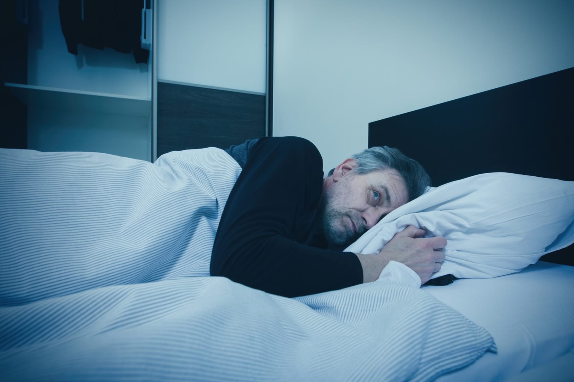 Kvůli posunu času mohou mít lidé problémy se spánkem.