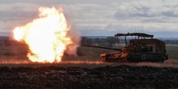Masivní útok na Krym: Na Sevastopol letěly desítky raket, u letiště hoří. Stojí i Kerčský most