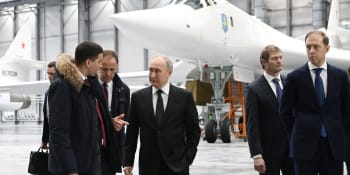 Putin cení jaderné zuby. Po letu bombardérem schopným nukleárního úderu nešetřil chválou