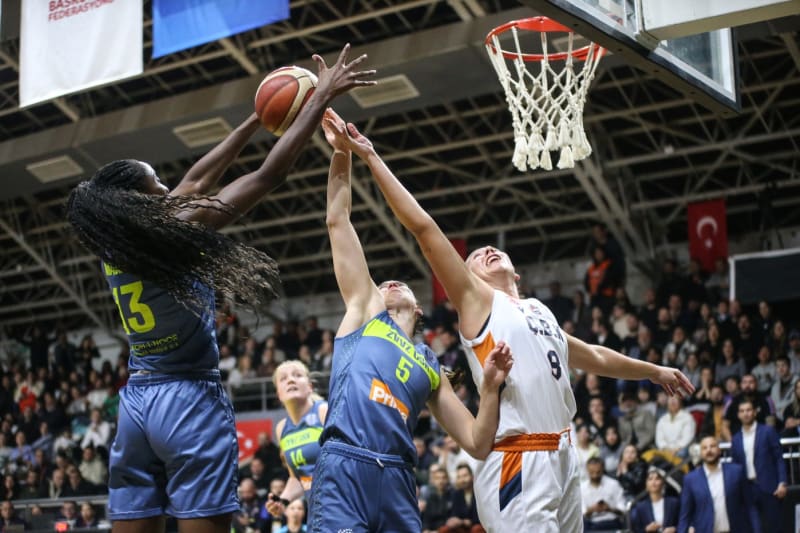 Basketbalistky USK zvítězily na závěr základní části Euroligy v Mersinu 77:56