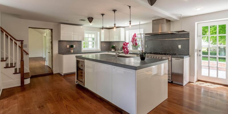 Herec Bradley Cooper koupil venkovské sídlo: Elegantní kuchyň poskytzuje dostatek prostoru k vaření