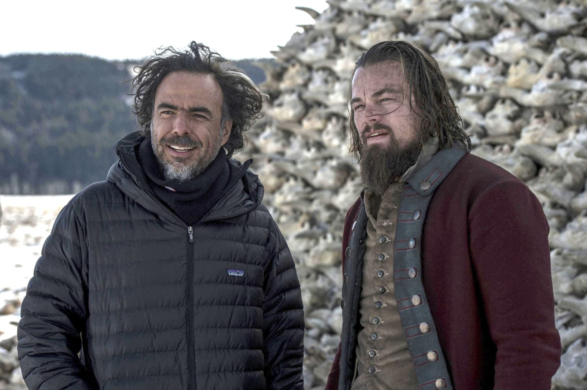 Alejandro González Iñárritu a Leonardo DiCaprio při natáčení filmu REVENANT Zmrtvýchvstání