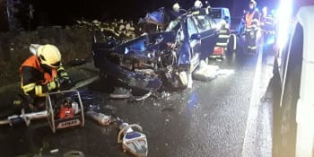 Střet auta s náklaďákem na Českolipsku nepřežila nezletilá osoba, případ převzala kriminálka