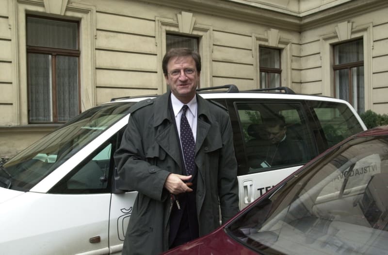 Zemřel bývalý ministr dopravy Petr Moos.