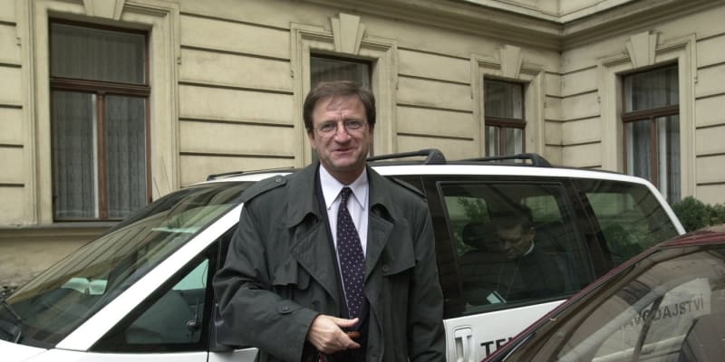 Zemřel bývalý ministr dopravy Petr Moos.