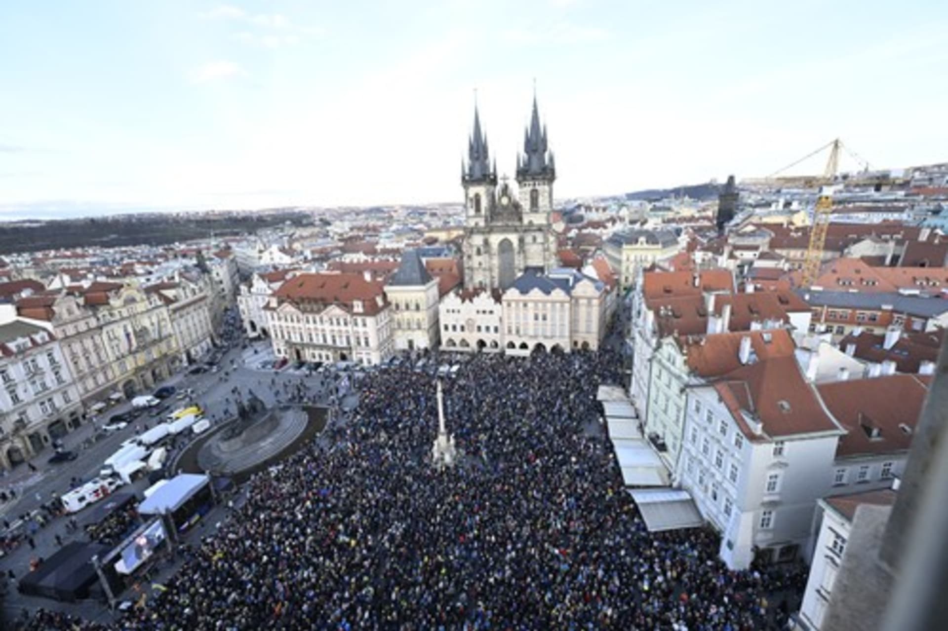 Shromáždění na výročí ruské invaze na Ukrajinu na Staroměstském náměstí v Praze