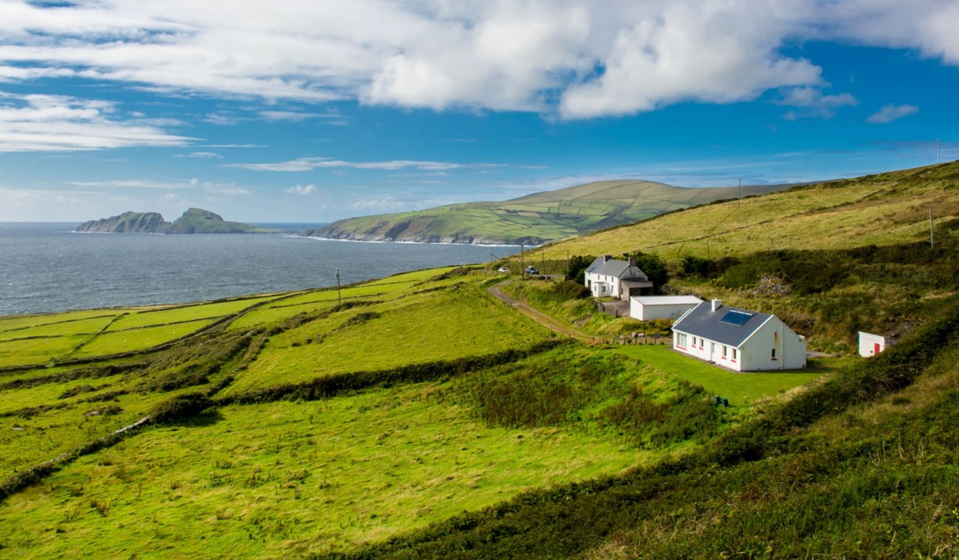 Irsko nabízí zajímavé finanční pobídky lidem, kteří se chtějí přestěhovat na některý z jeho více než 30 odlehlých ostrovů, které nemají mostní spojení s pevninou.