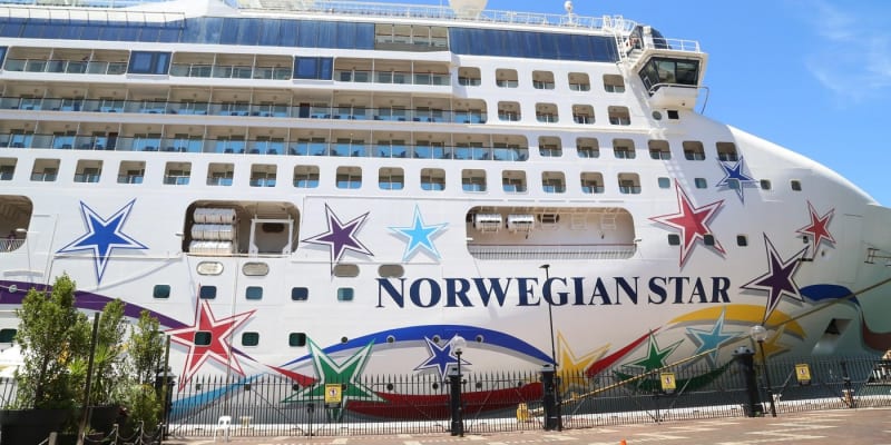 Velká výletní loď Norwegian Dawn 