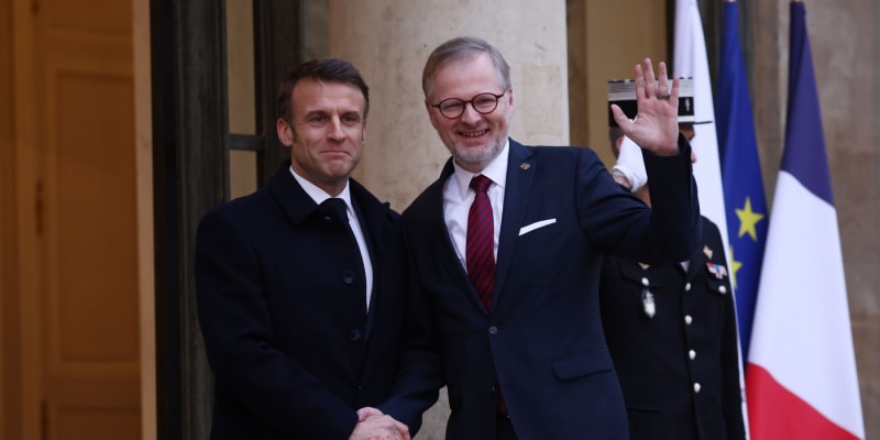 Emmanuel Macron a Petr Fiala. 