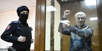 Aktivista Orlov jde do vězení, kritizoval válku na Ukrajině. Rusko je fašistické, řekl u soudu