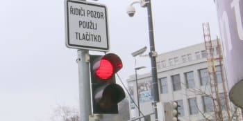 Řidiči, vystup. Věčně červené semafory trápí Pražany, podle expertů mohou být nebezpečné