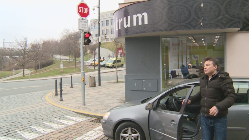 S problémovým semaforem se mohou řidiči setkat na Žižkově v Husitské ulici.