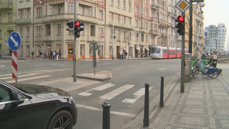 S problémovým semaforem se mohou řidiči setkat také na křižovatce u Mánesa.