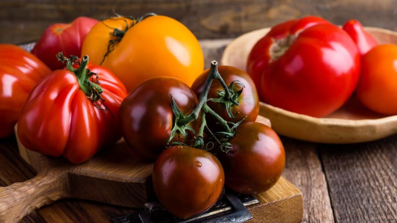 Zkuste pěstovat i rajčata hnědá, beefsteaková či jahodová. Je čas začít s výsevem semen