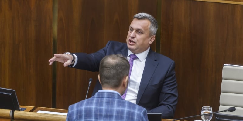 Slovenští poslanci Andrej Danko a Igor Matovič se pohádali během jednání o novele trestního zákoníku.