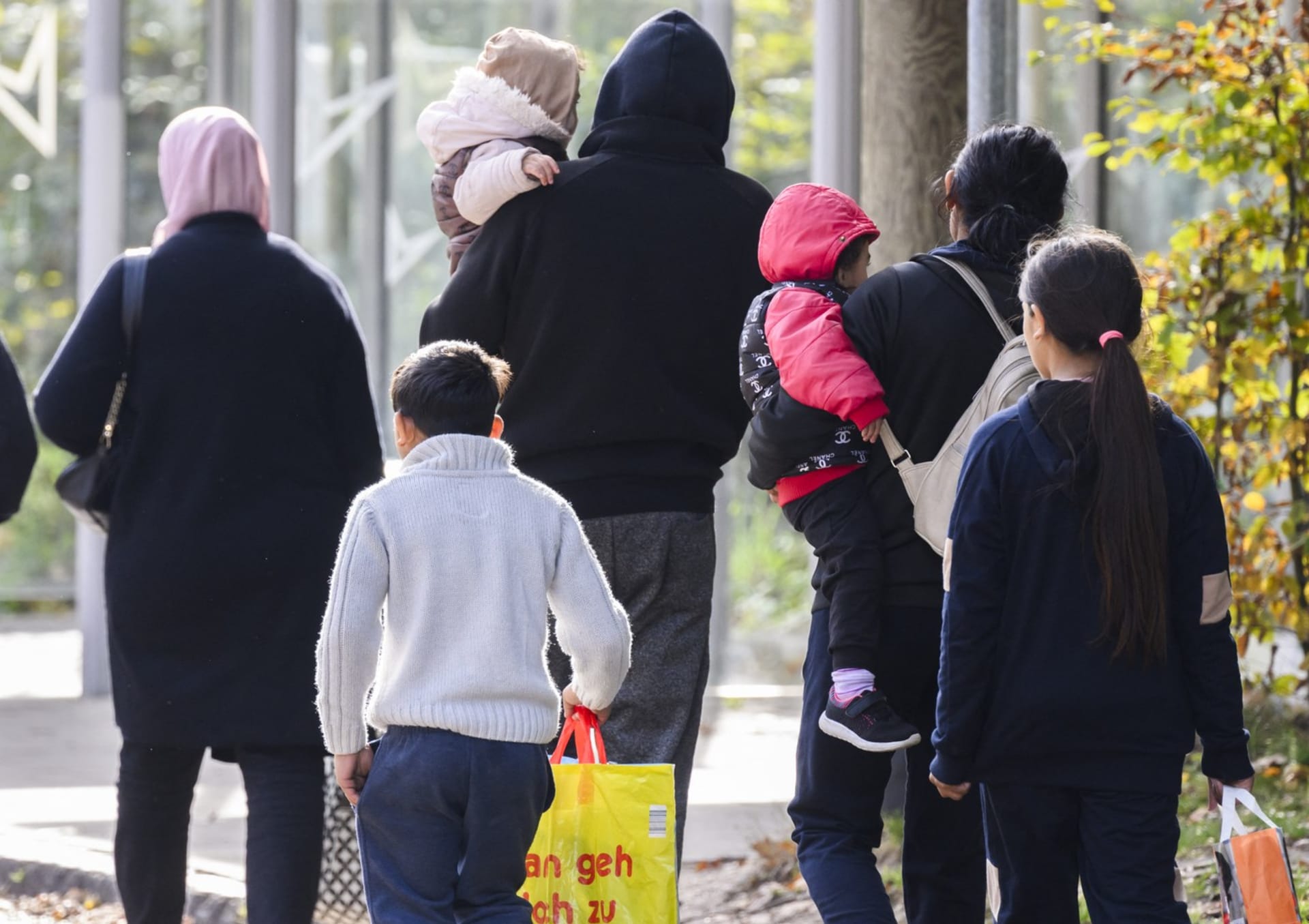 Migranti v azylovém centru v Německu