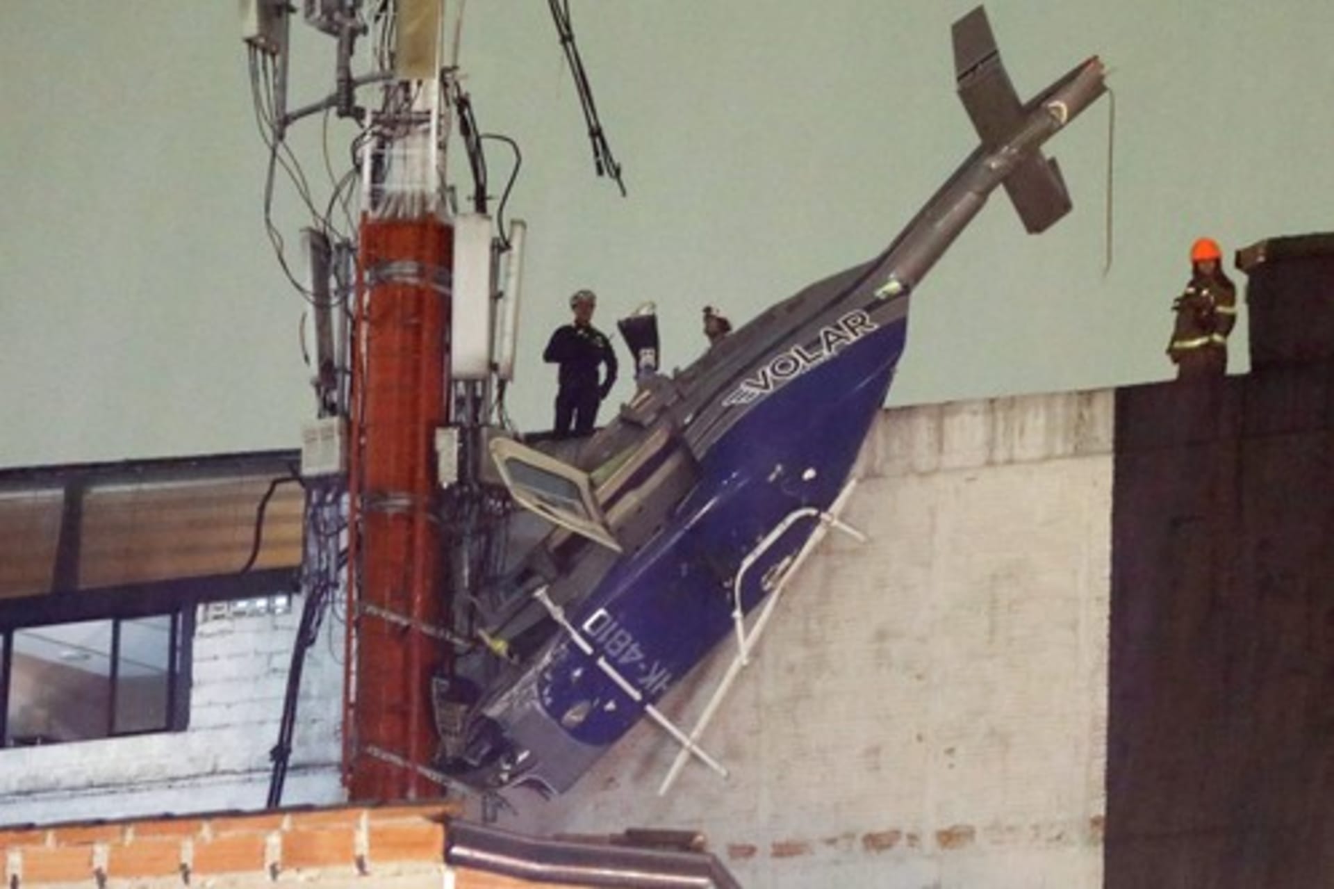 V Medellínu se zřítil vrtulník.