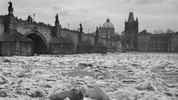 Za ničivou povodeň v Praze mohl výbuch sopky. Obří ledové kry přinesly zkázu, umíralo se i na Karlově mostě