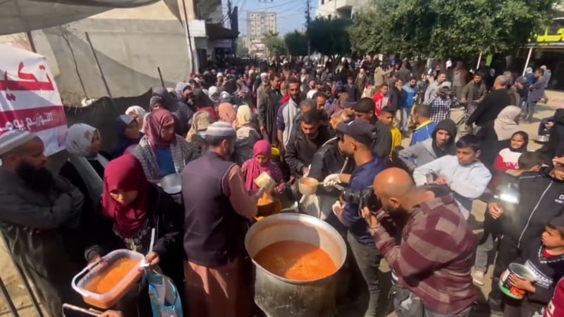 V Pásmu Gazy dochází jídlo. O balíčky s pomocí se vedou brutální boje