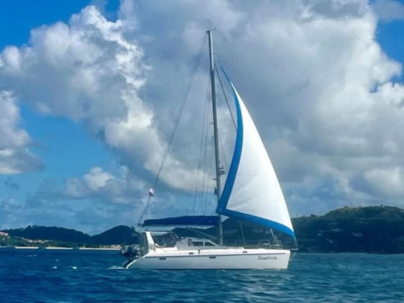 Americká policie pátrá po pohřešovaném páru, který zmizel ze své jachty v Karibiku.