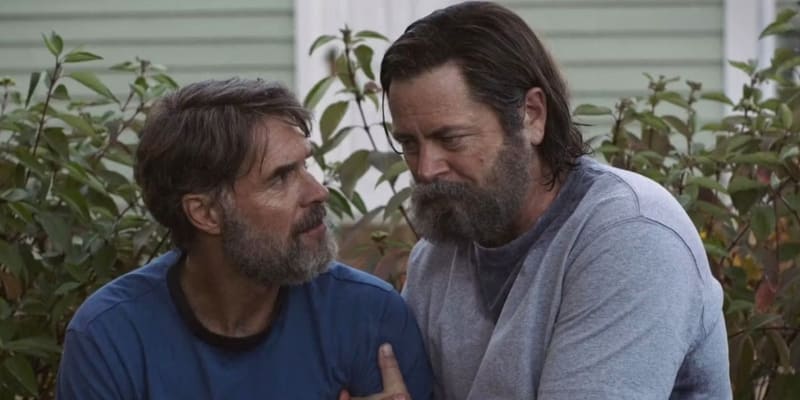 Murray Bartlett a Nick Offerman v seriálu The Last of Us