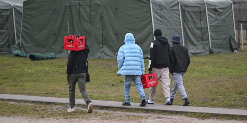Migranti v azylovém centru v Německu